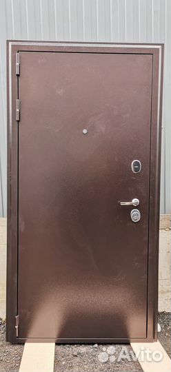 Дверь входная металлическая