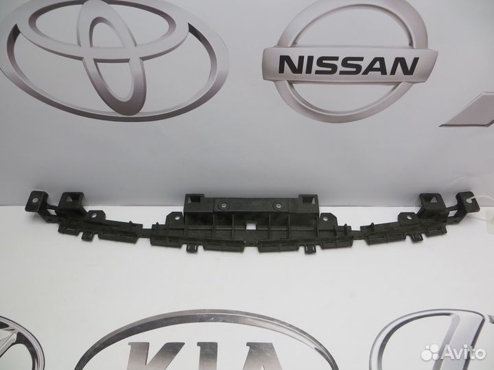 Кронштейн решетки переднего бампера Accord 8