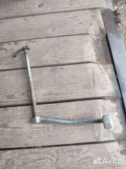 Педаль заднего тормоза с осью и тягогой