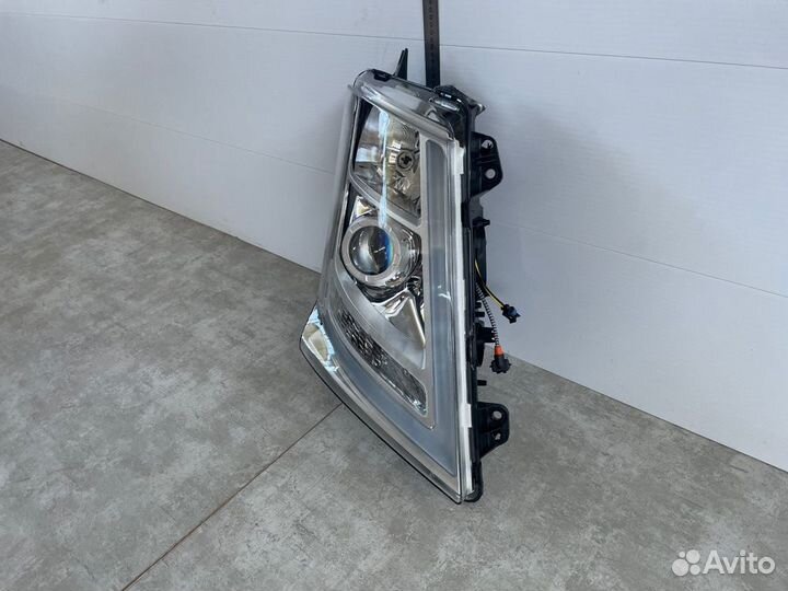 Фара головного света правая Volvo Fh4 Fm4