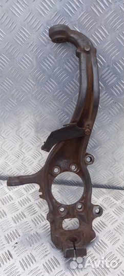 Кулак поворотный правый Nissan Pathfinder (R51M)