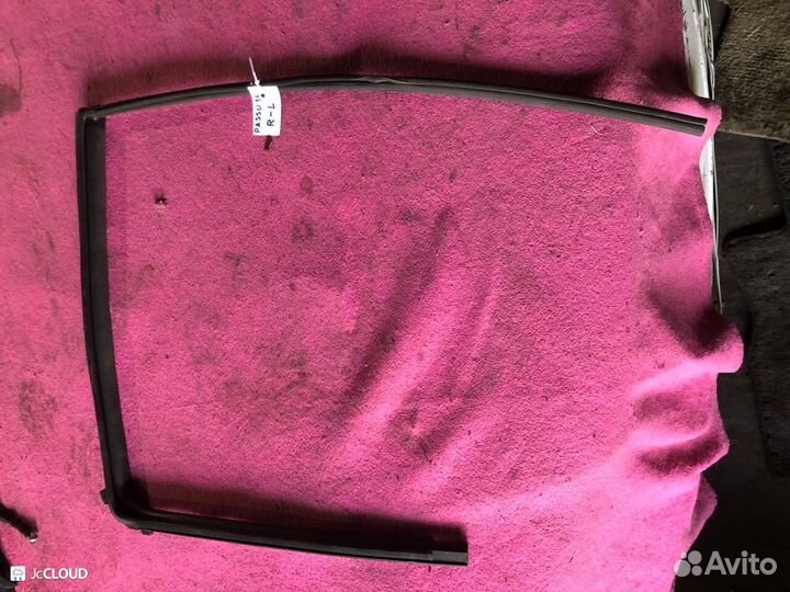 Направляющая стекла на toyota passo NGC30 1nrfe