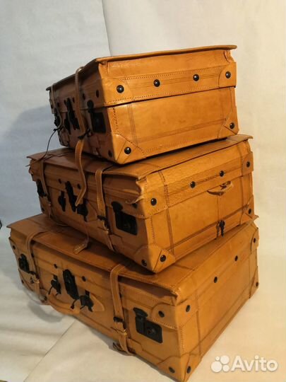 Комплект винтажные кожаных дорожных чемоданов