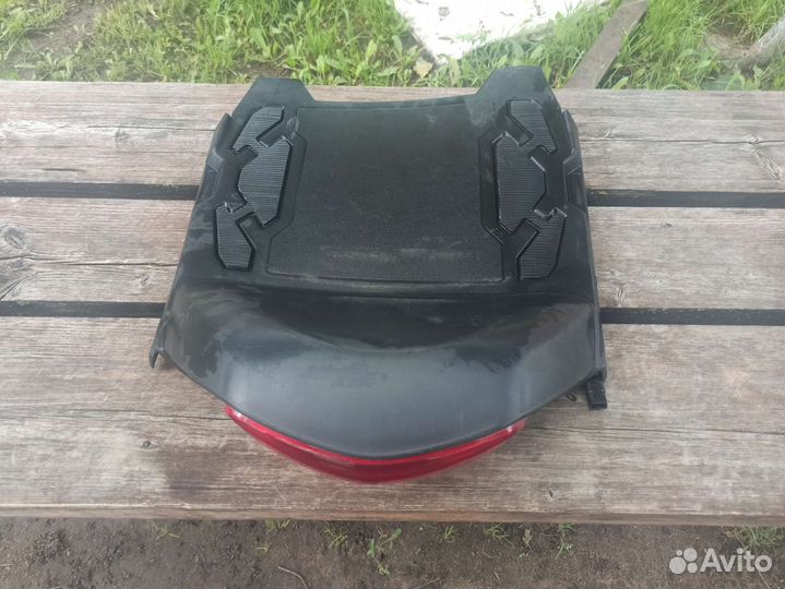 Задний фонарь в сборе и крышка туннеля Ski-doo