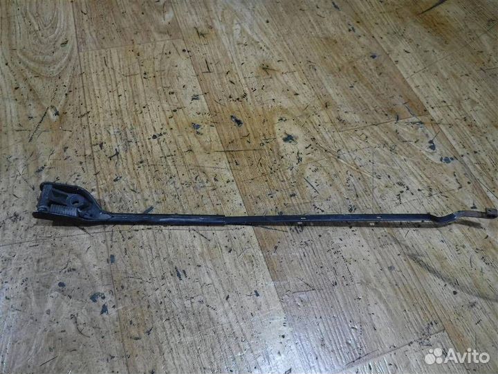 Поводок стеклоочистителя передний левый Audi 100