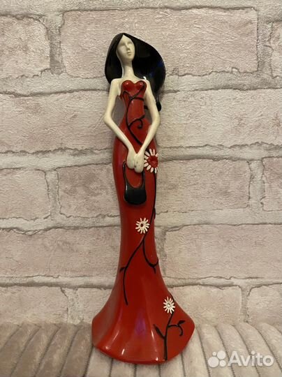 Статуэтка девушка