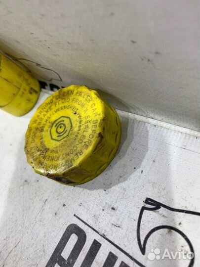 Крышка бачка тормозной жидкости Volkswagen Polo