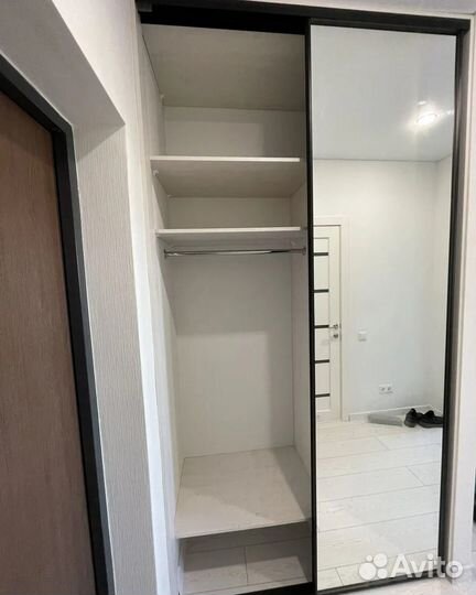 Шкаф с зеркалом