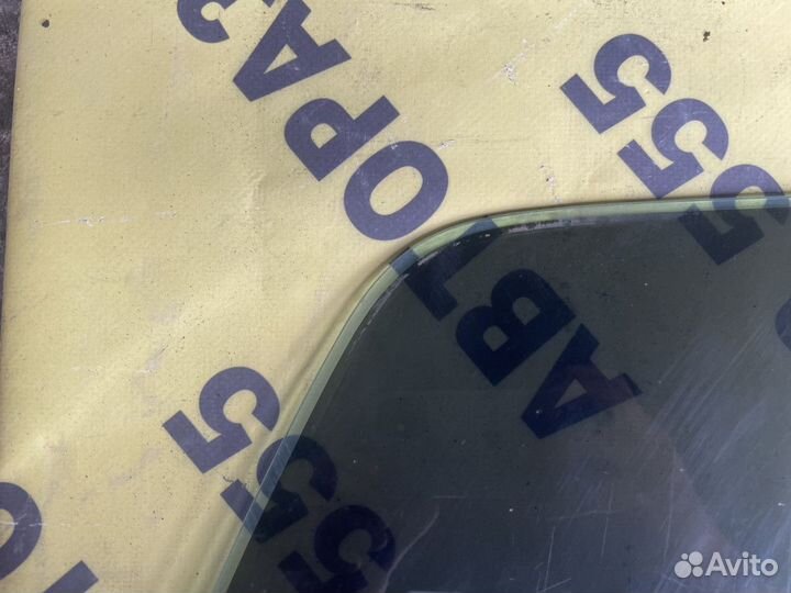 Стекло заднее правое форточка VW Vento