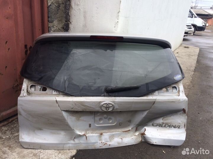 Продам крышку багажника тойота калдина zzt-241