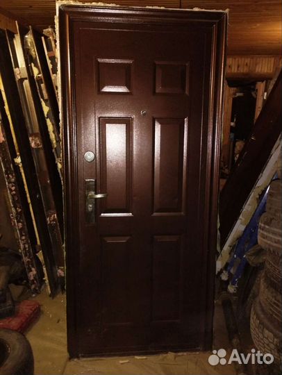 Дверь входная металлическая правая бу