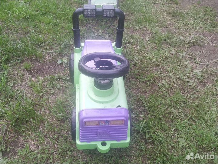 Детский зелëный автомобиль каталка с рабочим рулëм