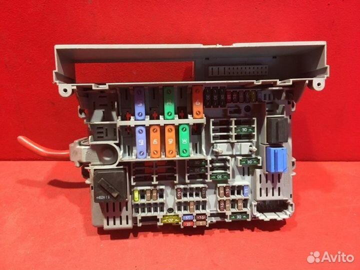 Блок предохранителей в салон Bmw 3 E90 N46B20B