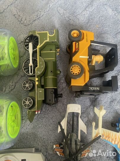 Игрушки для мальчика машинки пакетом