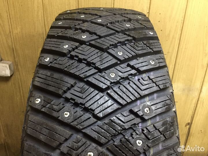 Goodyear UltraGrip Ice Arctic SUV 235/65 R17