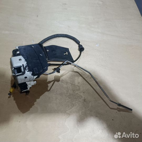 Замок двери перед прав Jeep Grand Cherokee WK2