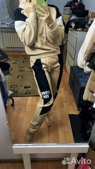 Спортивный костюм женский