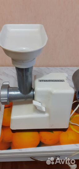 Электромясорубка- кухон. комбайн Помощница