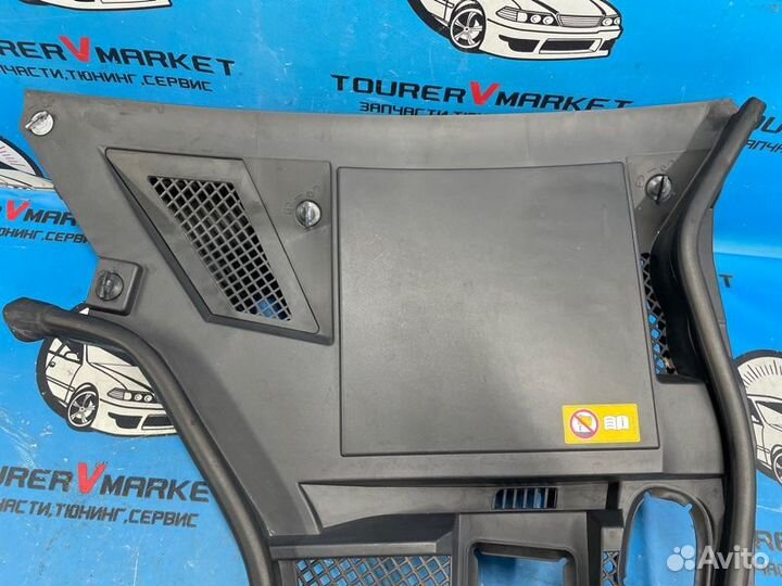 Декоративная крышка двигателя левая Mercedes-Benz