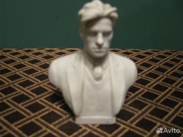 Продаётся бюст Маяковского лфз