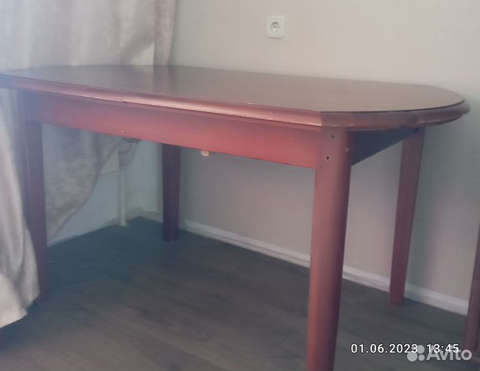 Компьтерный и обеденный столы, комод, диван, бу