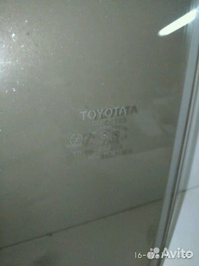 Стекло задней левой двери