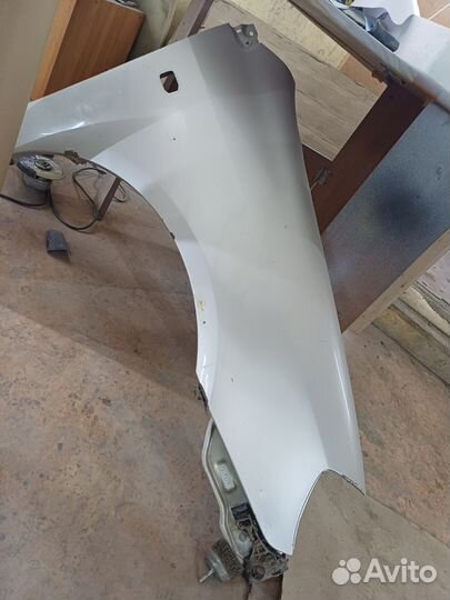 Крыло переднее левое и правое тойота королла 120