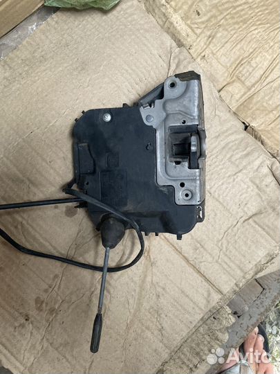 Замок передней левой двери mercedec c 203