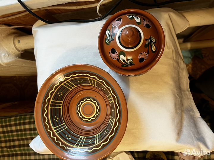 Керамический горшок и тарелка