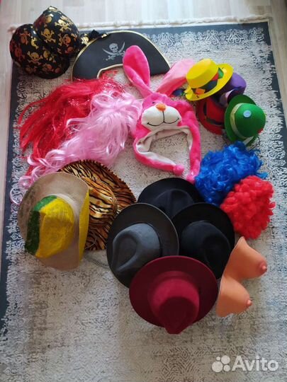 Парики, шляпки, платочки и др для карнавала