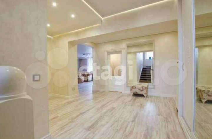 3-к. квартира, 196 м², 5/6 эт.