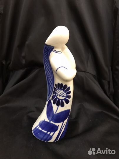 Статуэтка Девушка с косой.Гжель