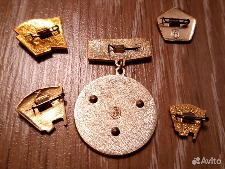 Значки влксм и пионеров