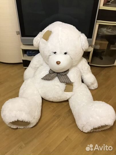 Огромный плюшевый медведь