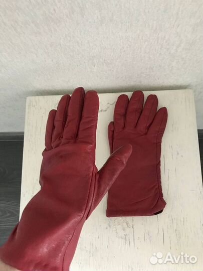 Красные перчатки кожаные