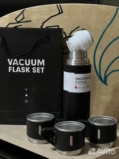 Термос подарочный в наборе с кружками