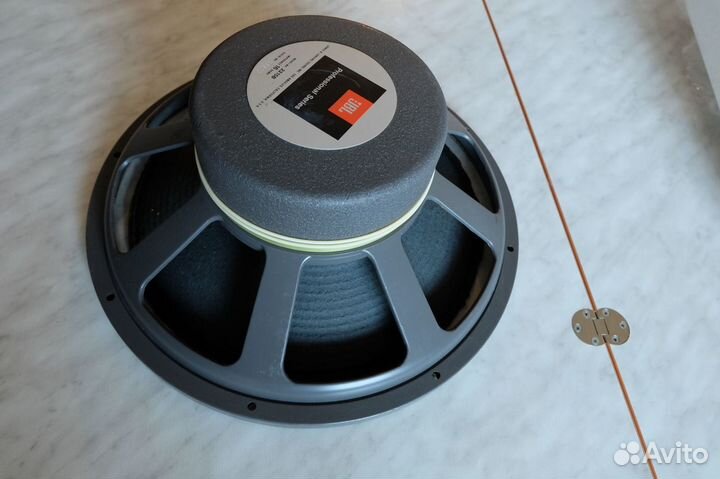 Динамик JBL 2215b