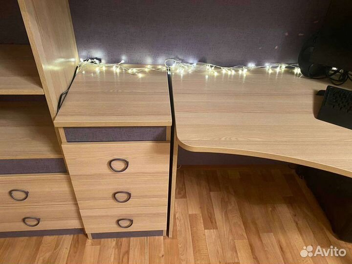 Кровать-чердак со школьными уголком, как новая