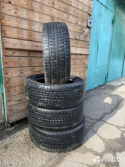 Dunlop SP Winter Ice 01 215/55 R16
