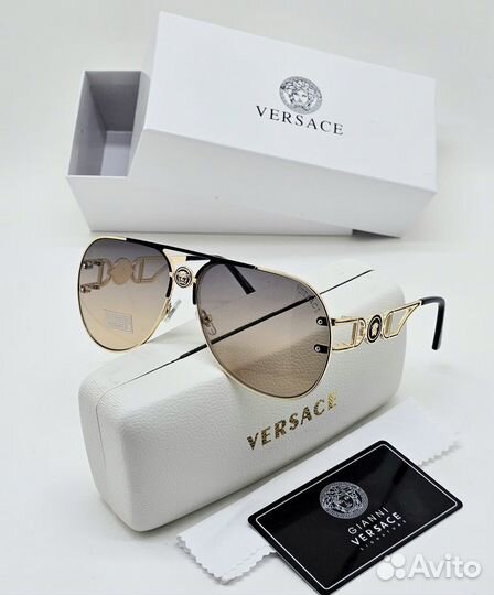 Солнцезащитные очки Versace