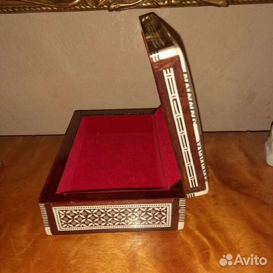 Шкатулка старинная кость