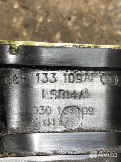 Впускной коллектор нижний левый VAG 06E133109AF