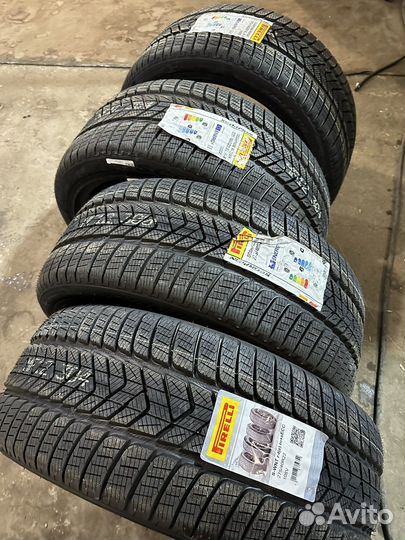 Pirelli Scorpion Winter RFT 275/40 R22 108V
