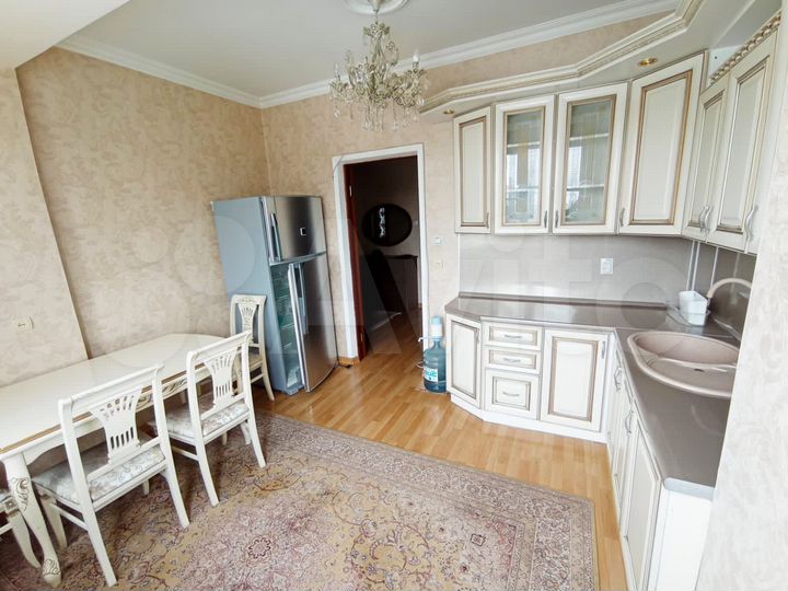 2-к. квартира, 84 м², 3/8 эт.