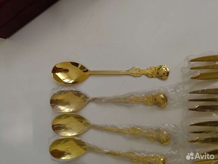 Новый комплект столовых приборов для десерта