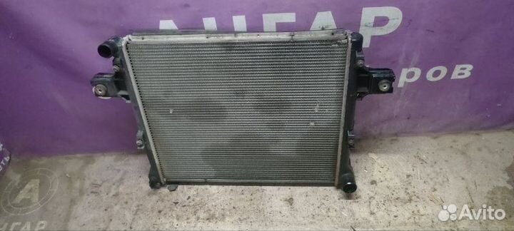 Радиатор охлаждения двигателя Jeep Grand Cherokee
