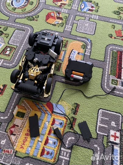 Машина трансформер на пульте управления