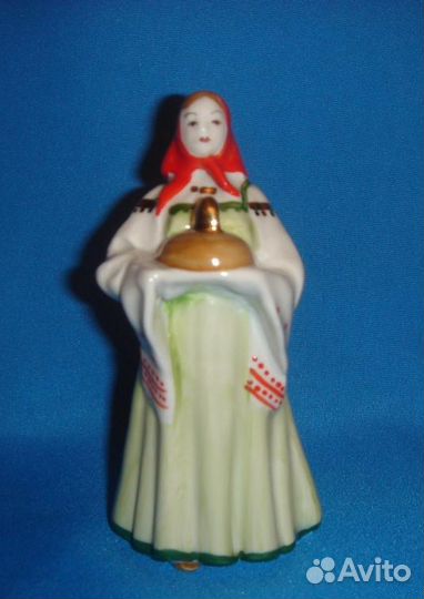 Дулево девушка С караваем статуэтка новая