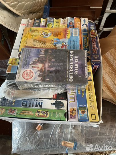 Видеомагнитофон и кассеты