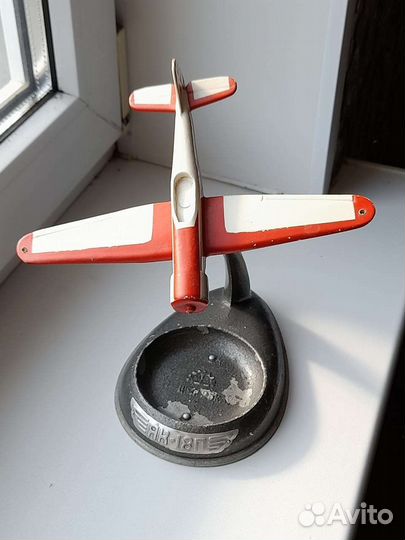 Пепельница самолёт. Нет винта